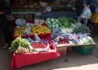 Markt von einem Bergstamm am Wegesrand